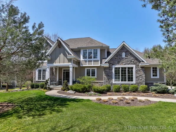 10369 Birdseye Ct, West Olive, MI 49460