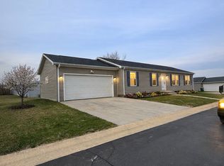 N114W21022 Briarwood Ln, Germantown, WI 53022