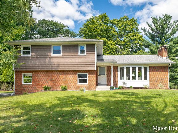 3rd image of 5615 Glen Cove Ct SE