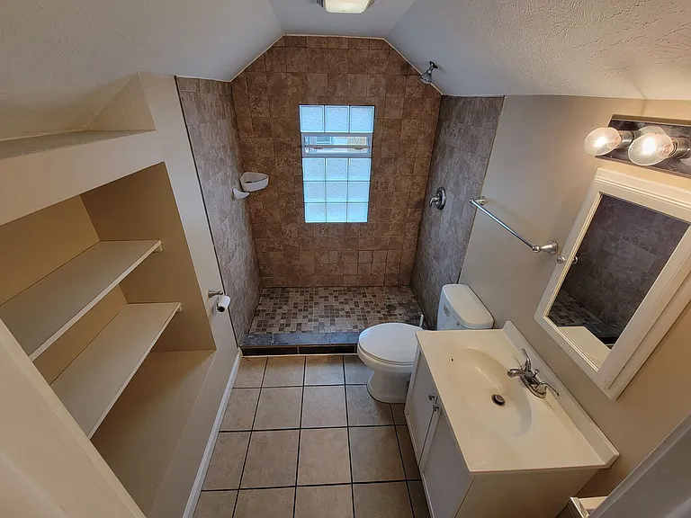 916 N Hill St — Photo 30