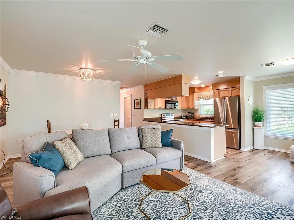 2 bed, 2.5 bath, 1056 sqft, $3,465 — Photo 3