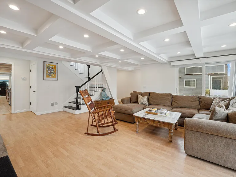 214 Walnut St — Photo 4