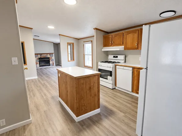 60 Deerwood Dr, Centralia, IL 62801