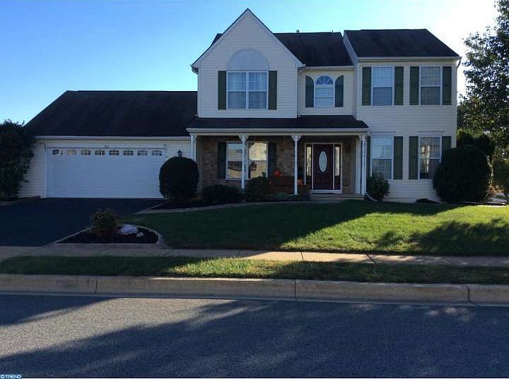 1st image of 102 Lakeside Dr