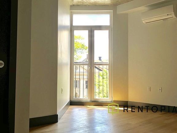 5th image of 340 Evergreen Ave APT 316