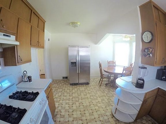 3rd image of 3205 Avenue Of The Cities