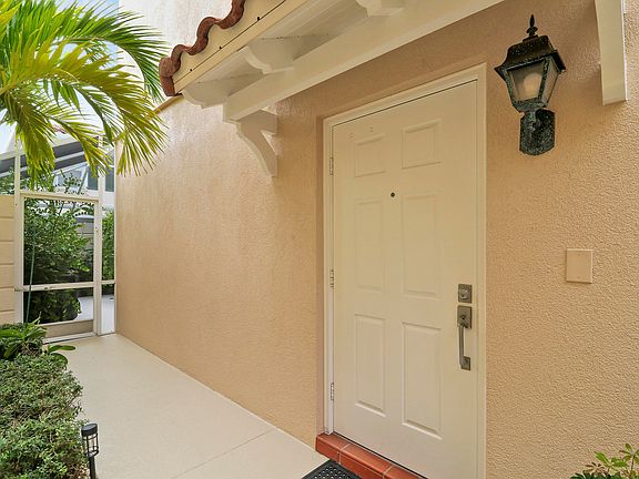 2nd image of 18 Tall Oaks Circle