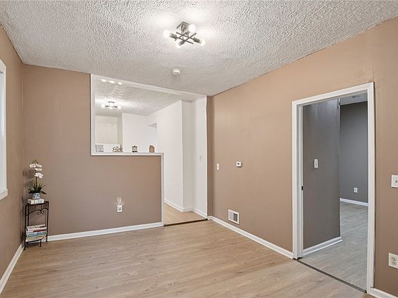 3rd image of 254 Lexington Ave