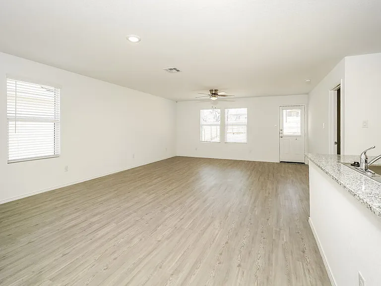 13937 Reservoir Dr — Photo 6