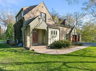 917 E Spooner Rd, Fox Pt, WI 53217