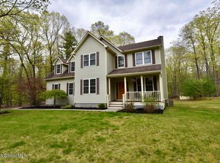 29 Ironwood Dr, Saratoga Springs, NY 12866