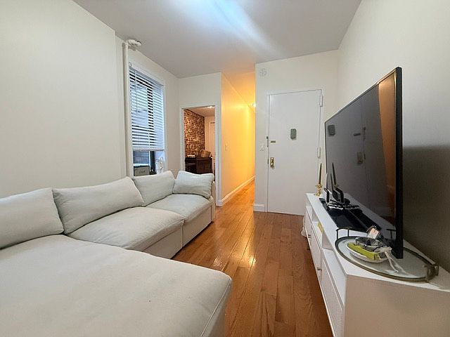 1st image of 2543 38th St APT 3R