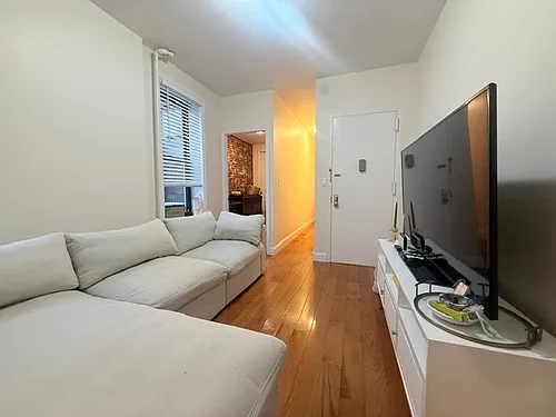 25-43 38th St #3R Photo 1