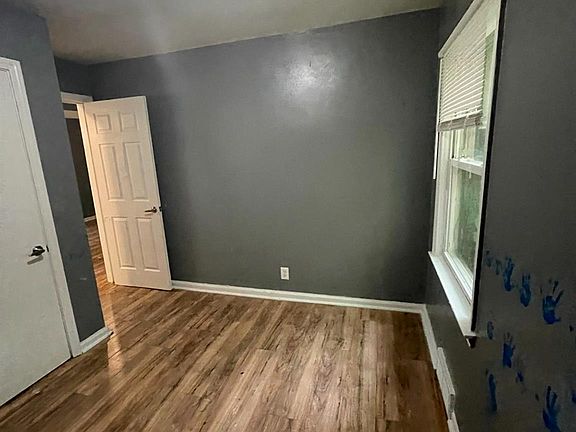 3rd image of 10444 Wayburn St