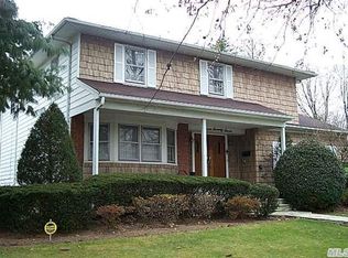 777 Plainfield Ln, Valley Stream, NY 11581