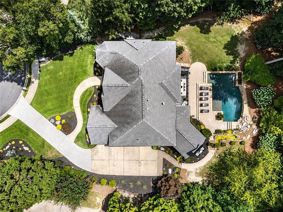 1st image of 525 Tiverton Ct