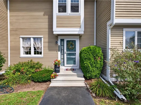 735 Willett Ave Unit 305, Riverside, RI 02915