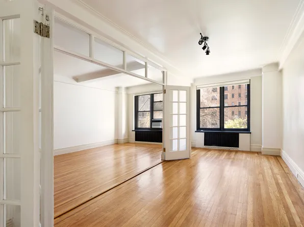 7 Park Avenue image 2 of 8