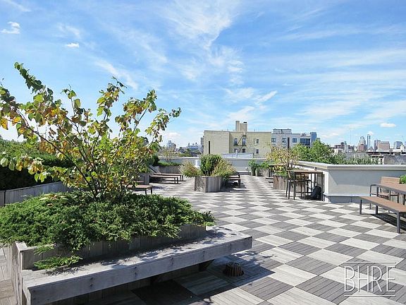 3rd image of 315 Gates Ave APT 2I