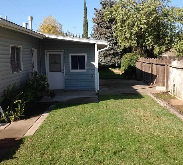 2120 Edmart St — Photo 15