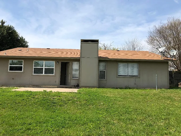 2306 Hunt Dr — Photo 16