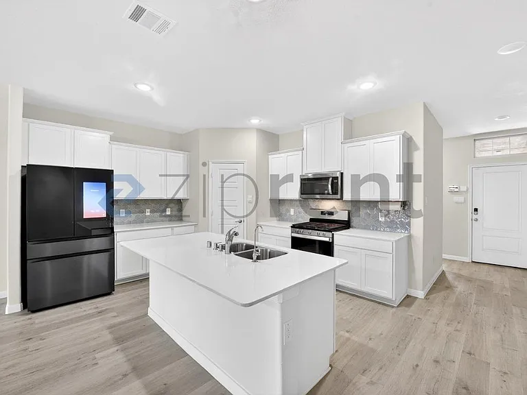 13400 Manuel Dr — Photo 6