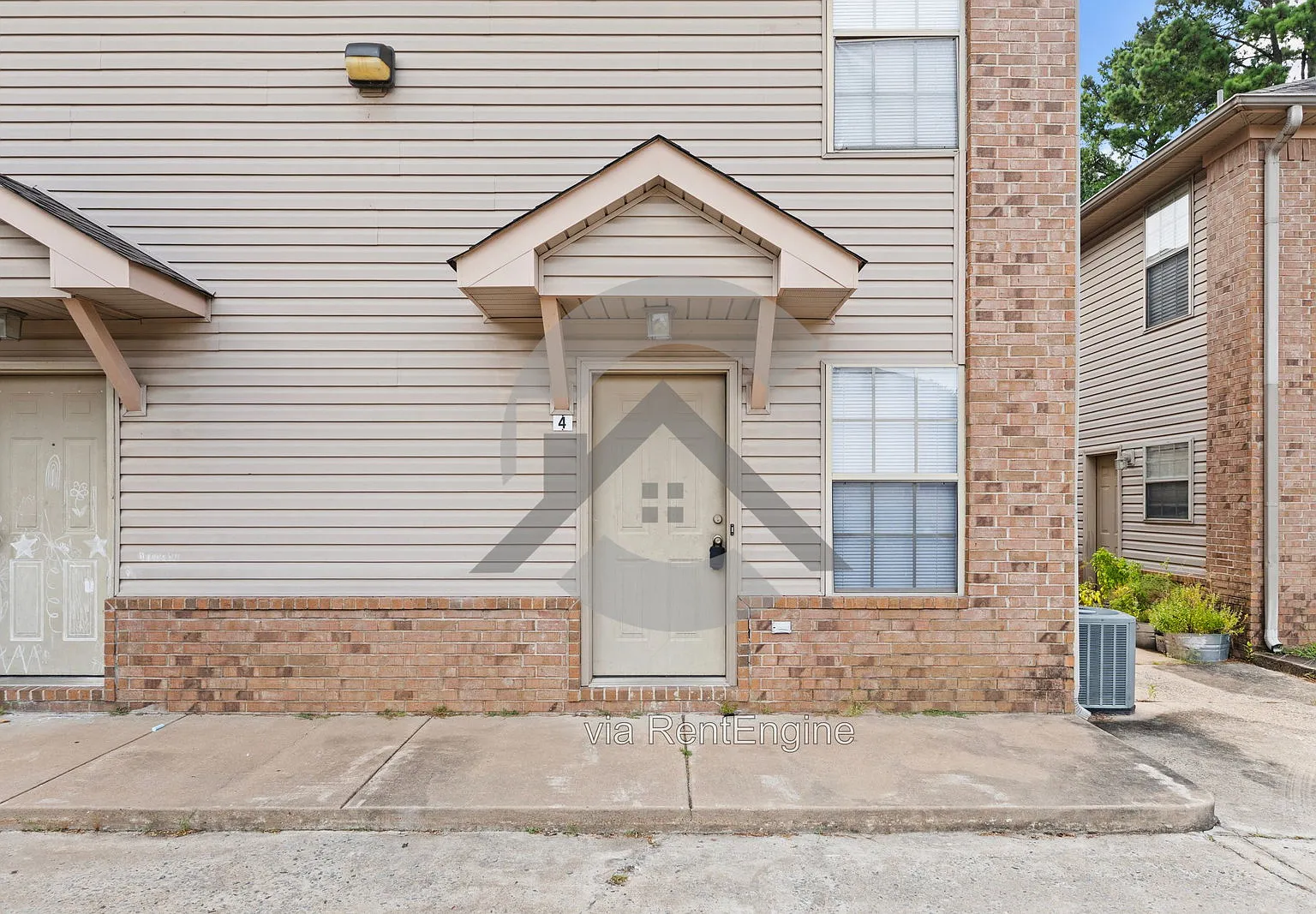 2 bed, 1.5 bath, 915 sqft, $875 — Photo 1