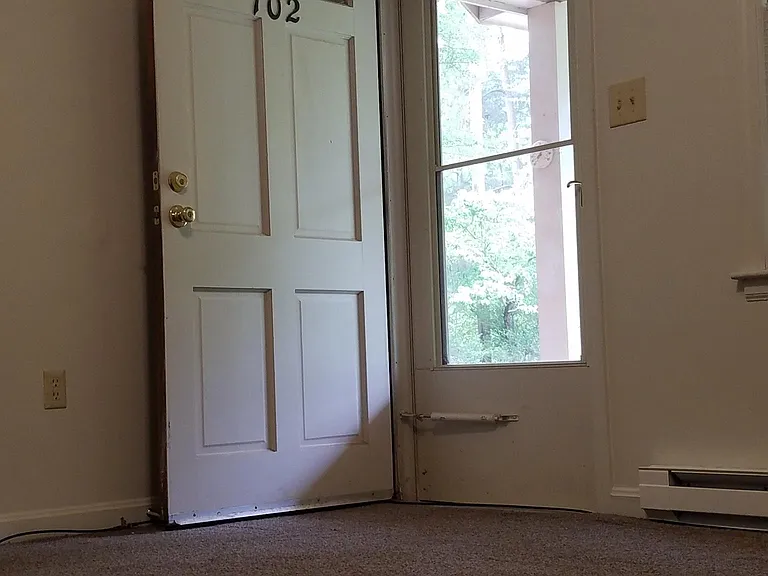 102 Willow Creek Cir — Photo 3