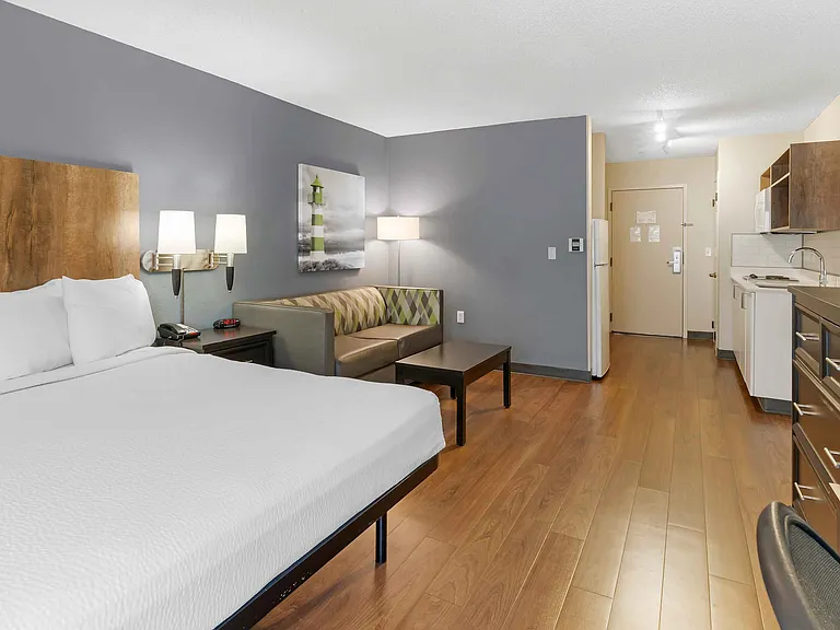 Deluxe Studio - 1 King Bed