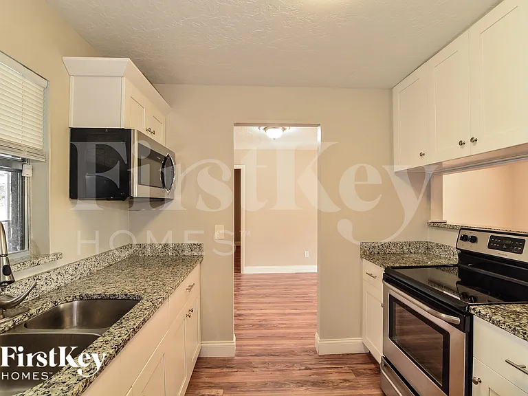 561 Hibiscus Rd — Photo 4
