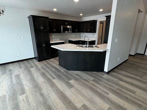 4th image of 1584 Frontier Rd