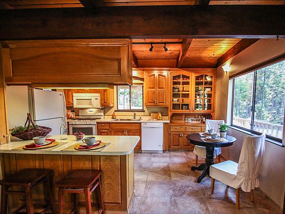 4th image of 26055 Sugar Pine Dr