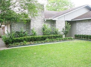 418 Woodrail Dr, Webster, TX 77598