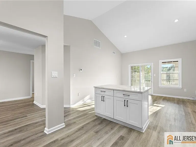 13 Canterbury Dr #13E — Photo 10