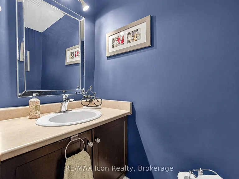 537 Beaver Creek Cres — Photo 8