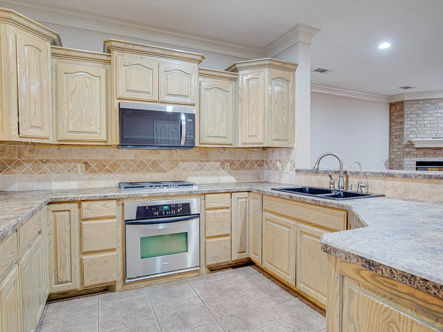 3 bed, 1719 sqft, $2,500 — Photo 4