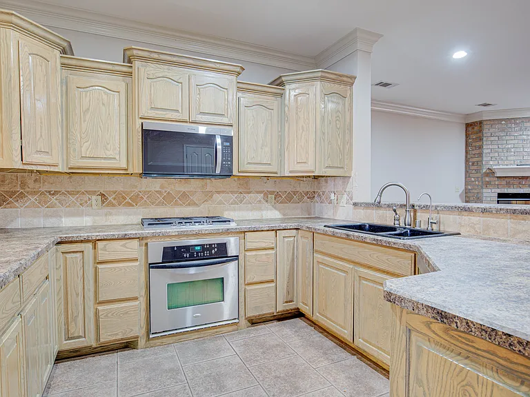 3203 Southridge Ct — Photo 4