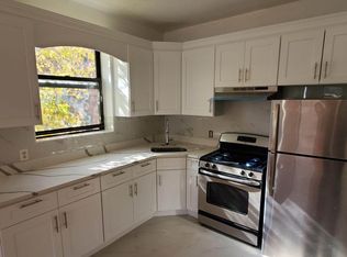 3134 12th St #2, Astoria, NY 11106