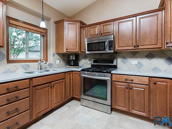 5th image of 1324 W Stonegate Dr