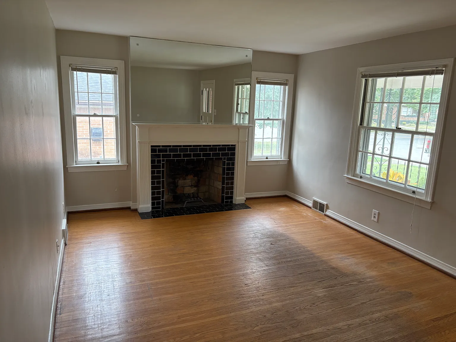 3 bed, 1341 sqft, $2,250 — Photo 4