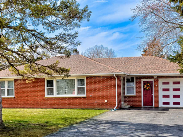 46 Hawthorne Ln, Fox Lake, IL 60020
