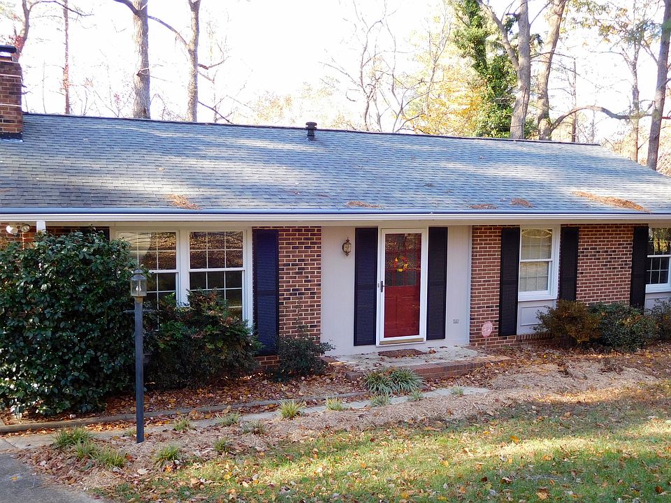 Brick ranch w/basement