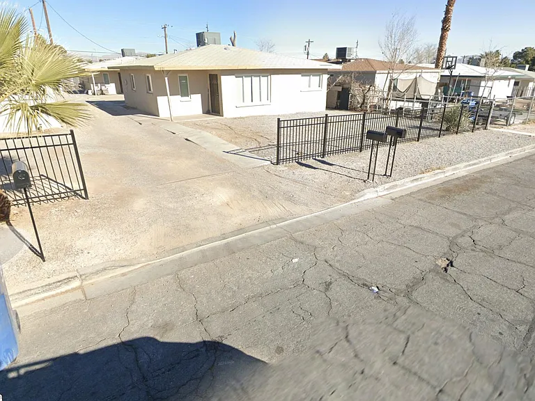 1721 Linden Ave — Photo 12