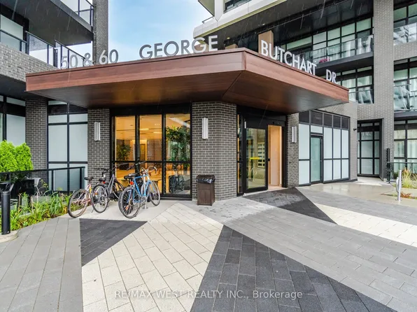 60 George Butchart Dr #218, Toronto, ON M3K 1Y2