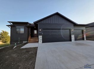 1041 Cobalt Dr, Rapid City, SD 57701