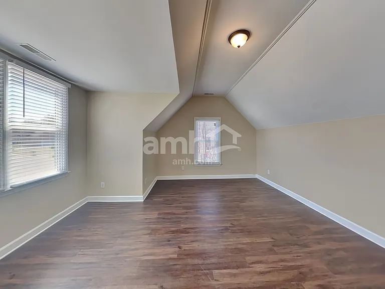 2885 Runnymeade Dr — Photo 16