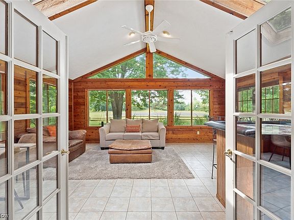 3rd image of 6296 Foxwood Ct