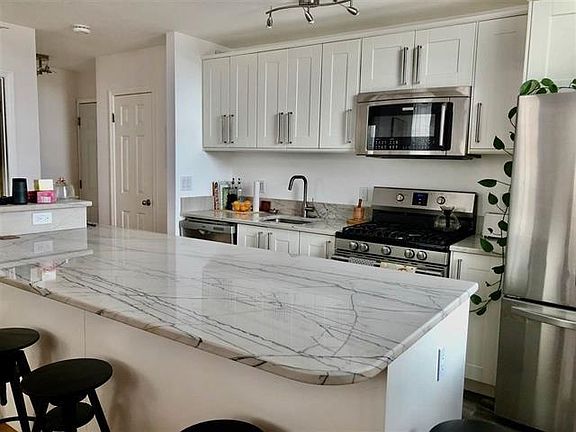 2nd image of 319 Barrow St APT 4D