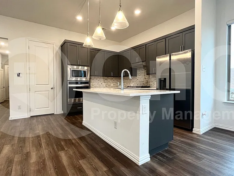 7529 Regal Ln — Photo 4