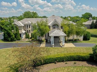 700 Dunbarton Dr, Inverness, IL 60010